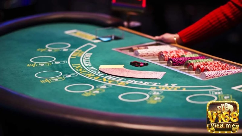 Blackjack còn được gọi là Twenty-One, là một trò chơi bài phổ biến với luật chơi khác biệt so với baccarat