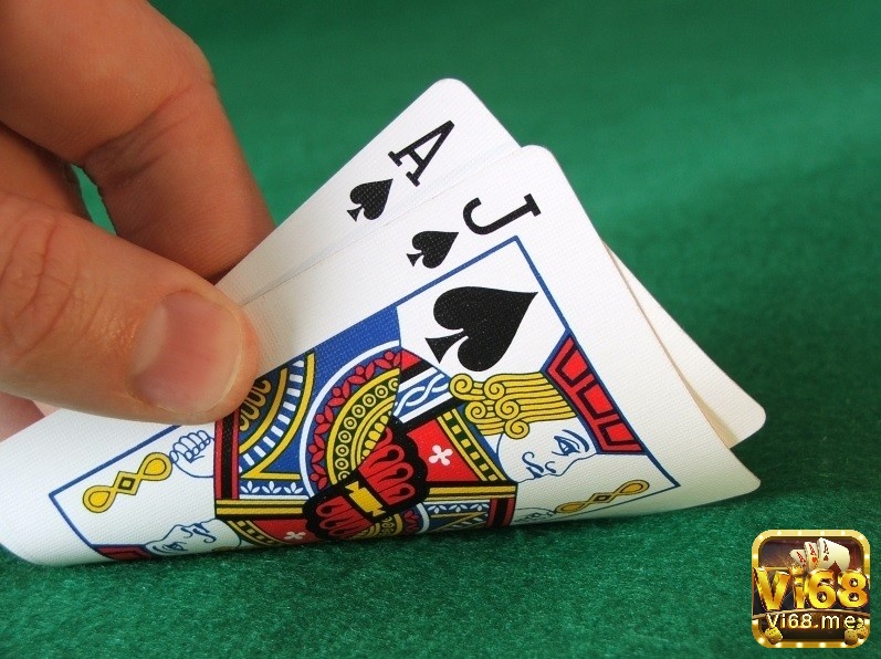 Một ván game đánh bài xì dách bắt đầu với việc người chơi đặt cược để hướng đến chiến thắng